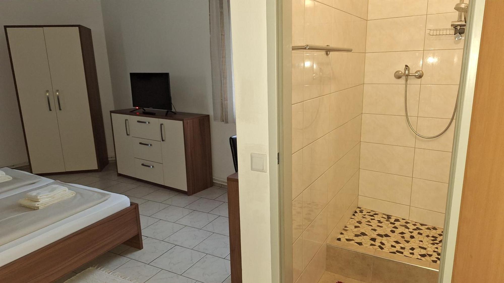 وينر نويشتاد Pension Haus Nova المظهر الخارجي الصورة