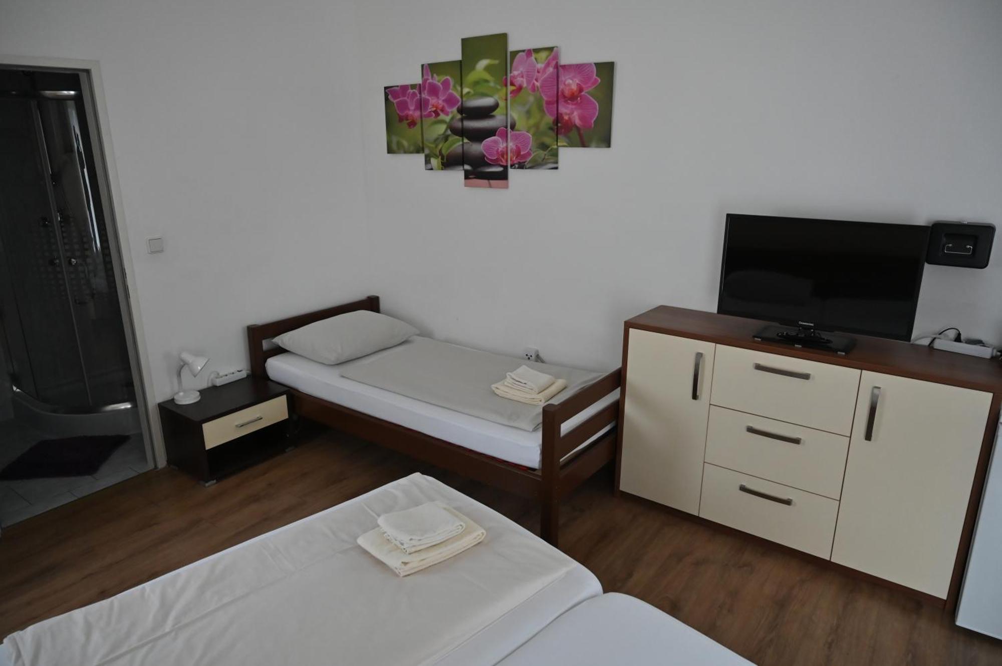 وينر نويشتاد Pension Haus Nova المظهر الخارجي الصورة