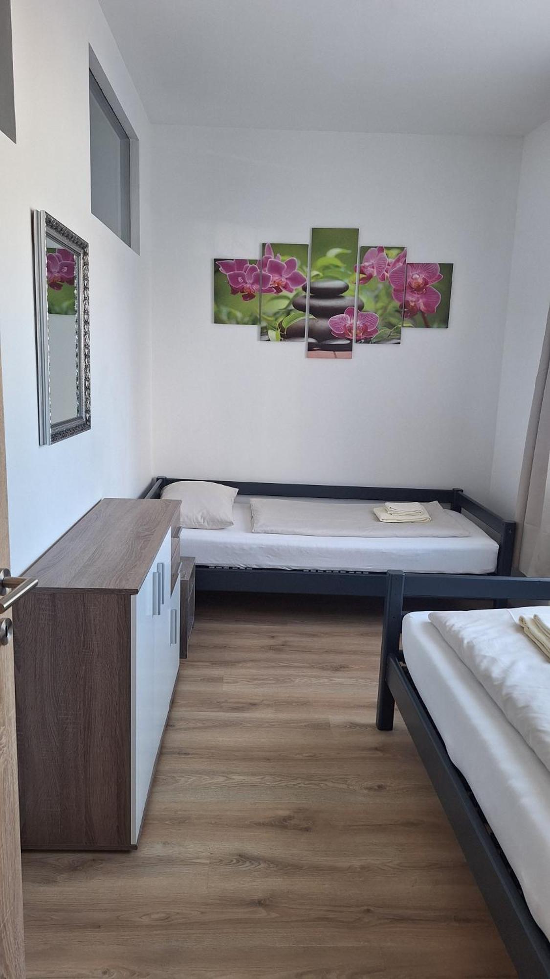 وينر نويشتاد Pension Haus Nova المظهر الخارجي الصورة